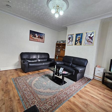 Spacious Two Bedroom House, Parking And Wifi Leeds  Zewnętrze zdjęcie
