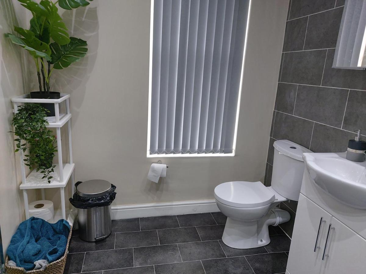 Spacious Two Bedroom House, Parking And Wifi Leeds  Zewnętrze zdjęcie