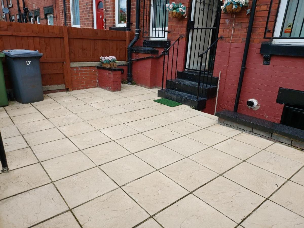 Spacious Two Bedroom House, Parking And Wifi Leeds  Zewnętrze zdjęcie