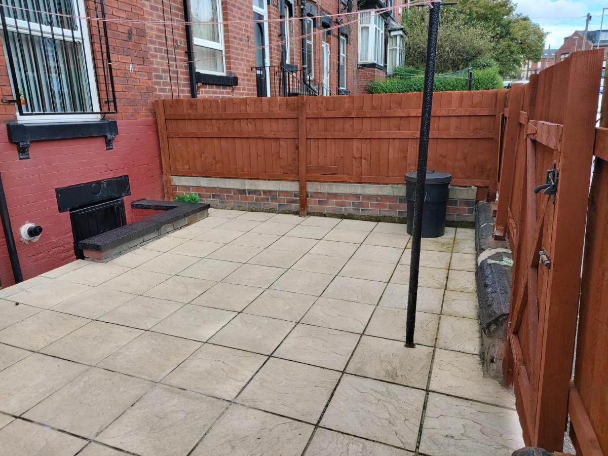 Spacious Two Bedroom House, Parking And Wifi Leeds  Zewnętrze zdjęcie