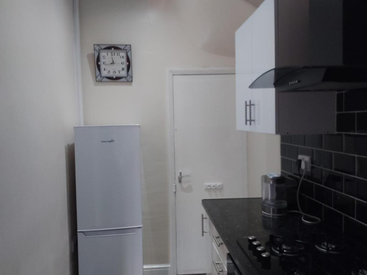 Spacious Two Bedroom House, Parking And Wifi Leeds  Zewnętrze zdjęcie