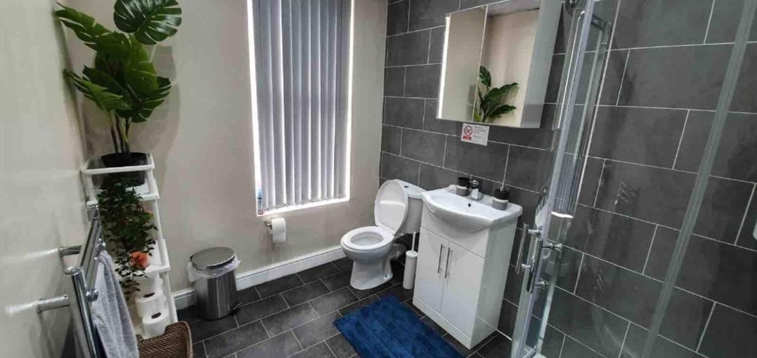 Spacious Two Bedroom House, Parking And Wifi Leeds  Zewnętrze zdjęcie