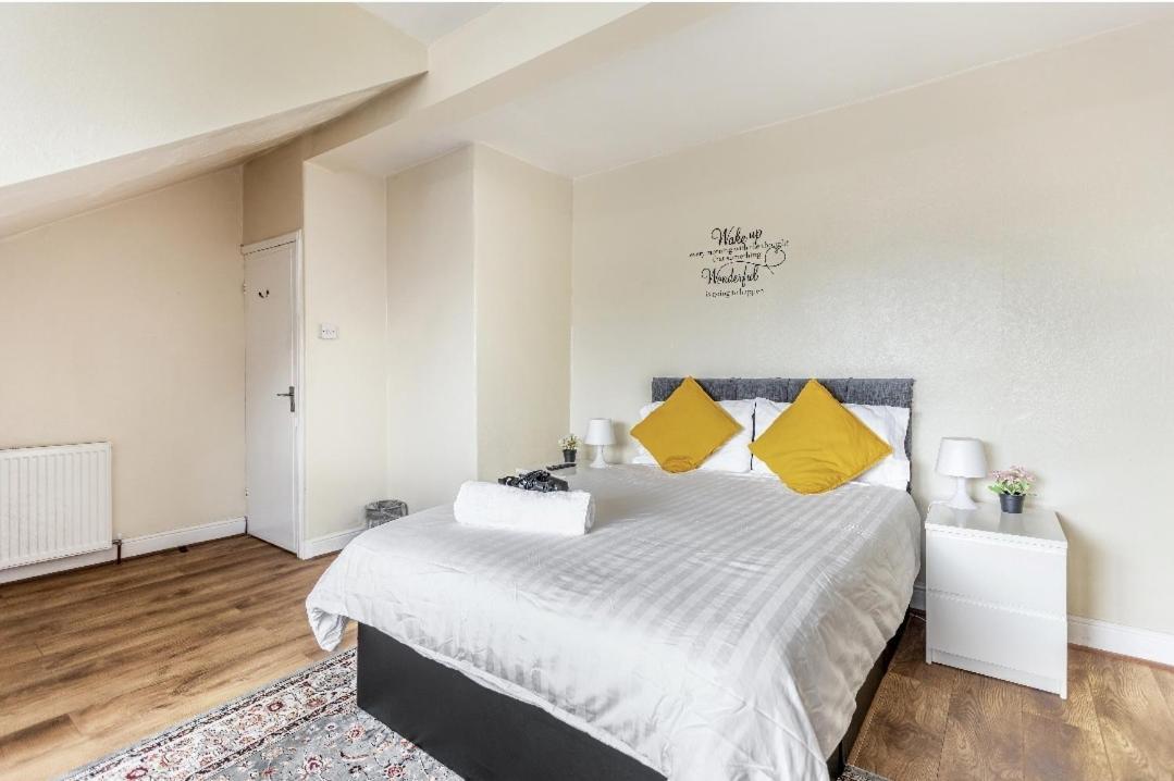 Spacious Two Bedroom House, Parking And Wifi Leeds  Zewnętrze zdjęcie