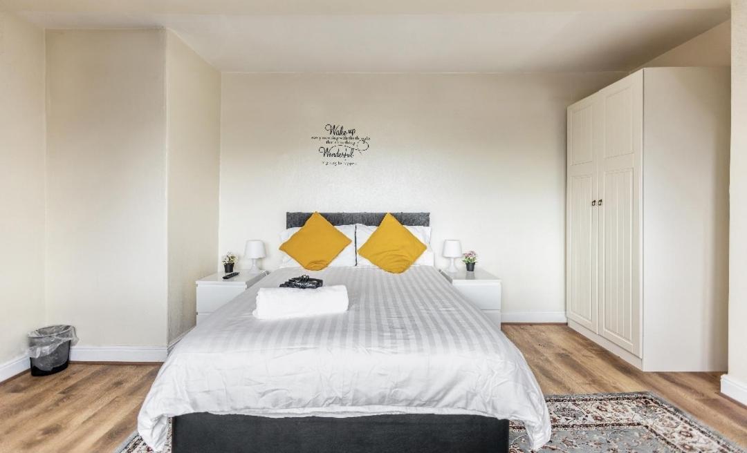 Spacious Two Bedroom House, Parking And Wifi Leeds  Zewnętrze zdjęcie