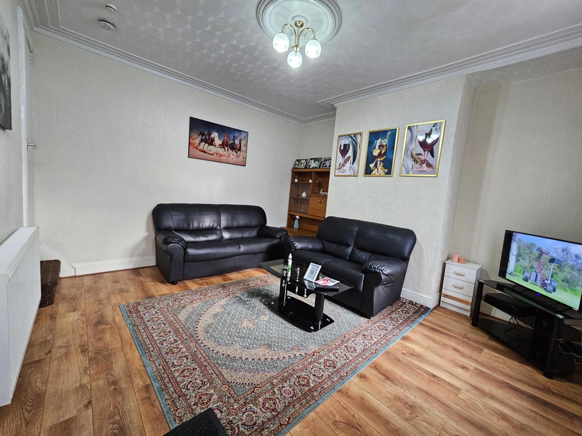 Spacious Two Bedroom House, Parking And Wifi Leeds  Zewnętrze zdjęcie