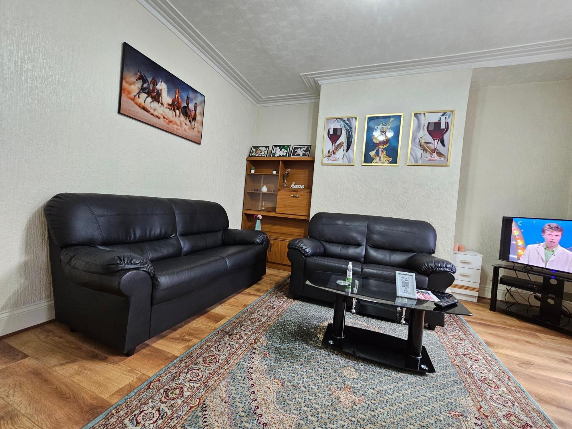 Spacious Two Bedroom House, Parking And Wifi Leeds  Zewnętrze zdjęcie
