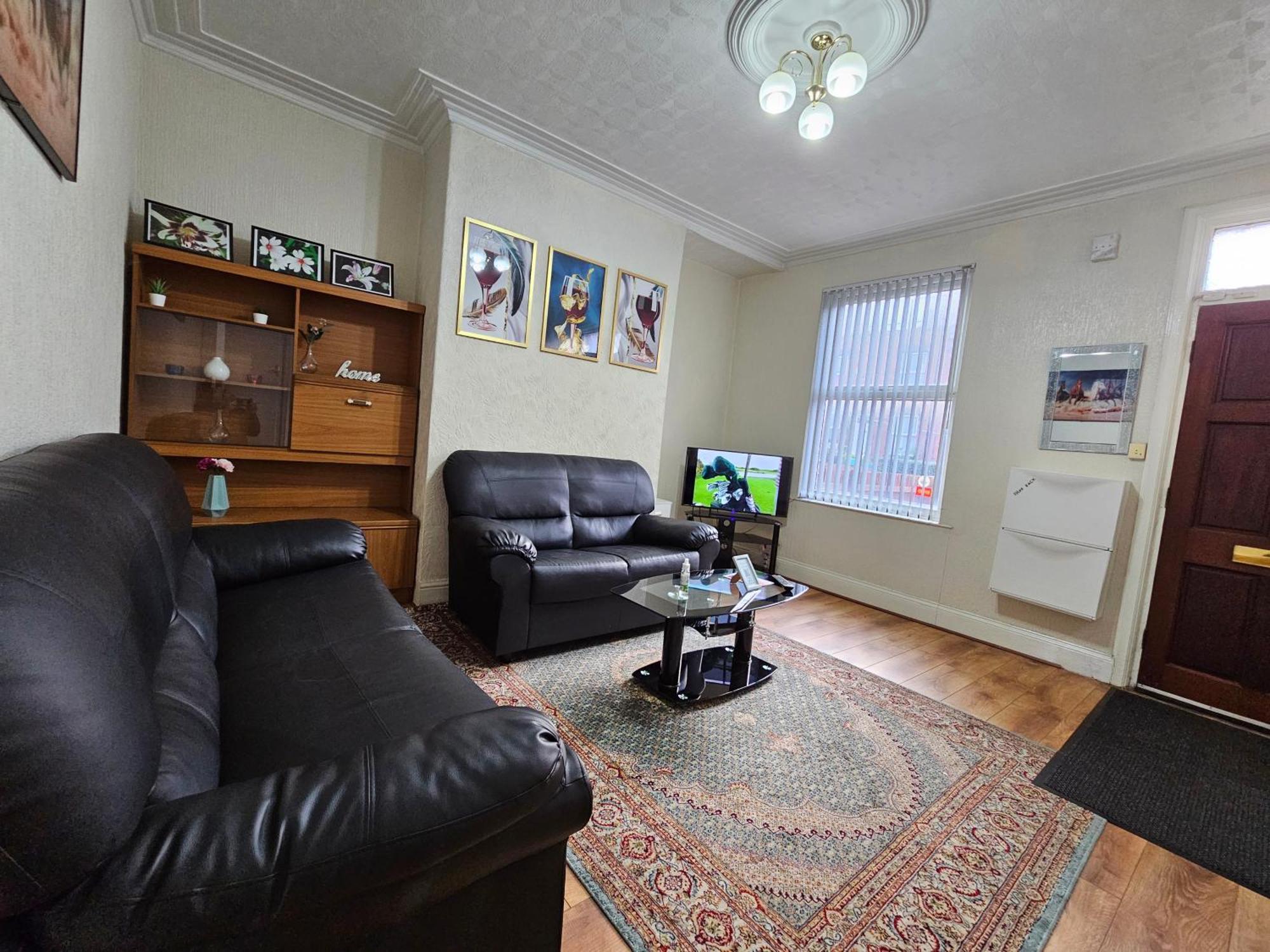 Spacious Two Bedroom House, Parking And Wifi Leeds  Zewnętrze zdjęcie